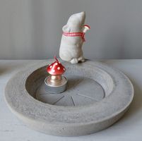Betonteller mit Maus