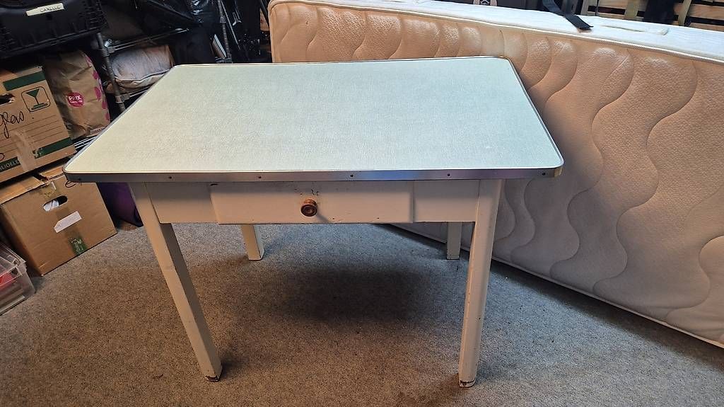 Tavoli: Retro Küchentisch 109x68cm – Usato da Bern venduto da ElDaRa 1