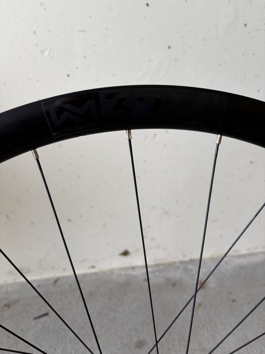 Pneus & Kompletträder: Roue Newmen Performance 622x20C – Gebraucht aus Sâles (Gruyère) von Maxmetraux 2