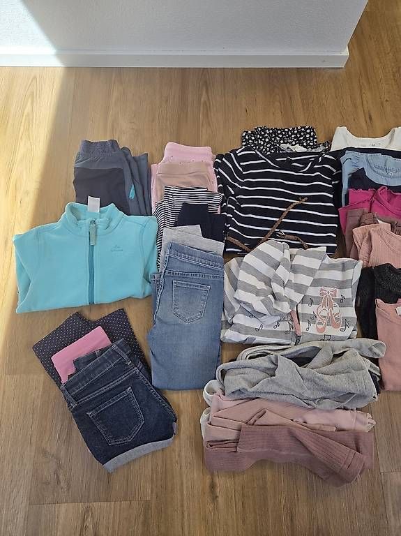 Lotti & Set di vestiti: Kleiderpaket Mädchen Gr. 98 – Usato da Jona venduto da bluefeeling 1