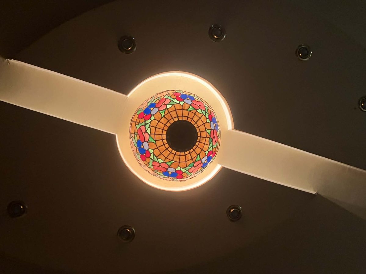 Tiffany & Co. Lampade: Tiffany Deckenlampe aus Buntglas! – Usato da Laufen venduto da loc_h2vq