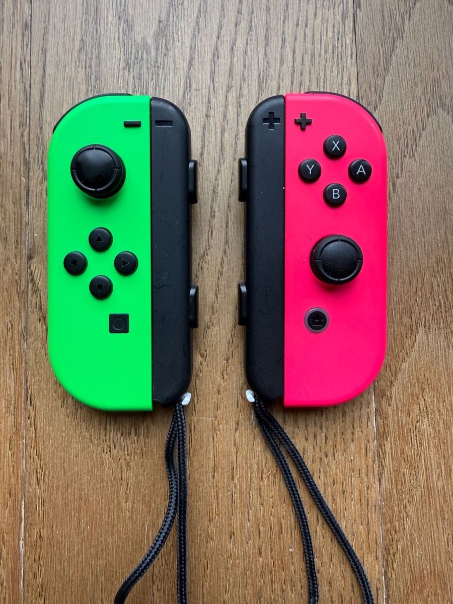 Nintendo Controller: Joycon-Paar mit Handschlaufen / Nintendo Switch 1 – Usato da Läufelfingen venduto da Seraphim13