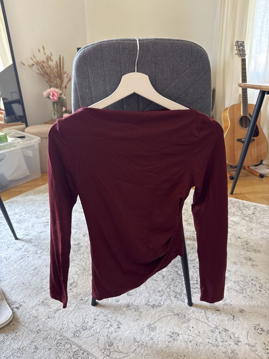 Stradivarius Tops: Taille S / Stradivarius – D'occasion à La Tour-de-Peilz par noemieventeonline