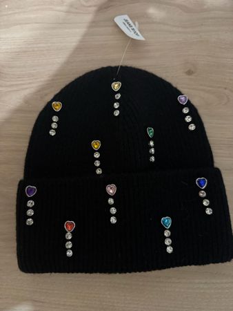 Berretto invernale nero con strass a forma di cuore ❤️