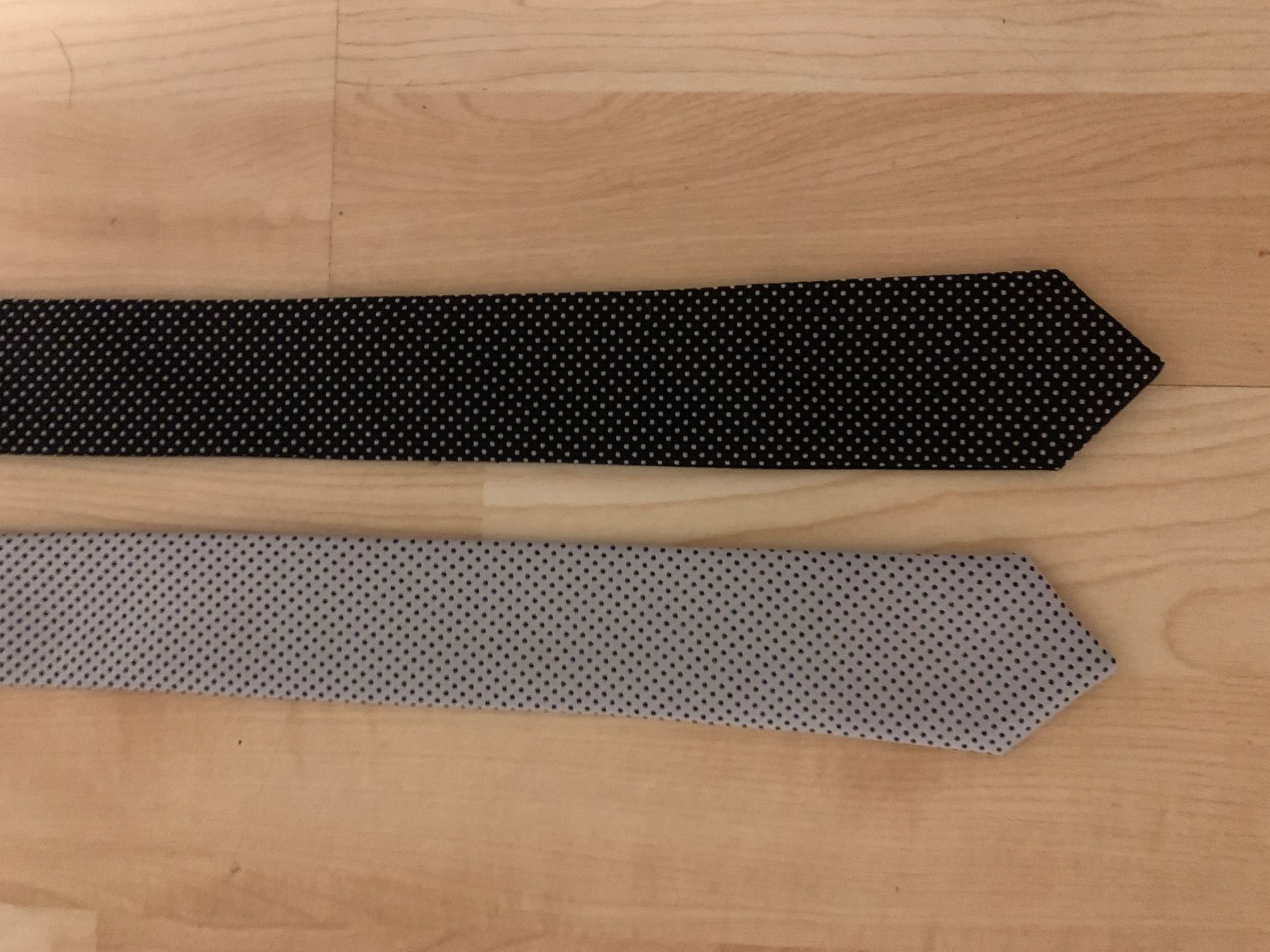Autres accessoires femmes: Krawatte - dunkelblau mit Pünktchen - butlerandwebb - NEU – Neuf (Voir description) à Dübendorf par san_tt6m 1