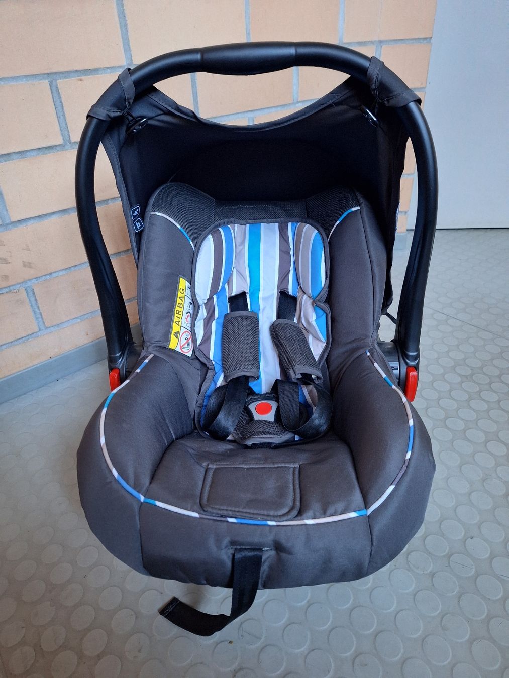 Seggiolini per auto: Babyschale fürs Auto – Usato da Regensdorf venduto da passengerzh