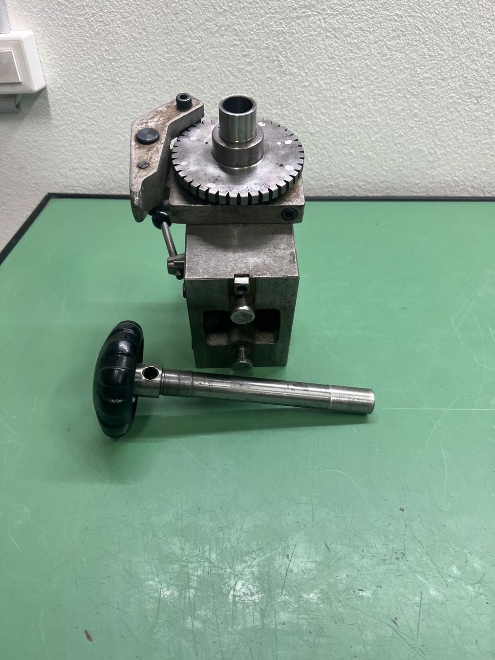 Schaublin Tutti gli attrezzi: Diviseur à cliquet avec clé de serrage W20 – Usato da Aarberg venduto da SNMachines 6