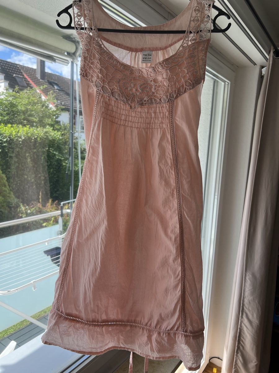 Vestiti: Pink vintage dress 1 size – Usato da Zürich venduto da dor_9l9g 8
