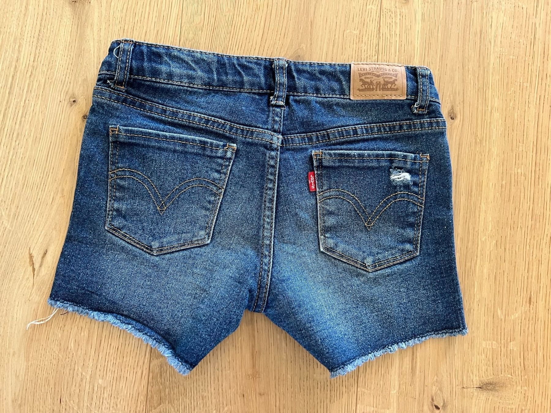 Pantalons: Jeans Shorts LEVI'S Gr.8 – D'occasion à Canobbio par miro002 1