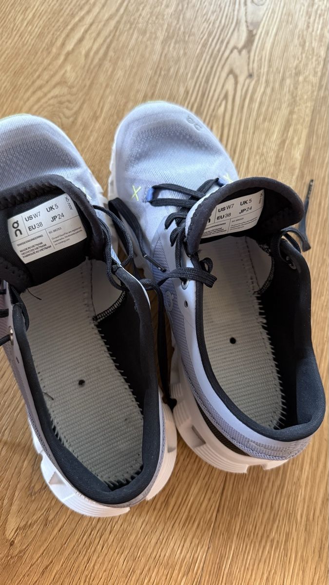 On Scarpe da donna: On Cloud X  Running Shoes size 38 – Usato da Boswil venduto da hey.itsme 4