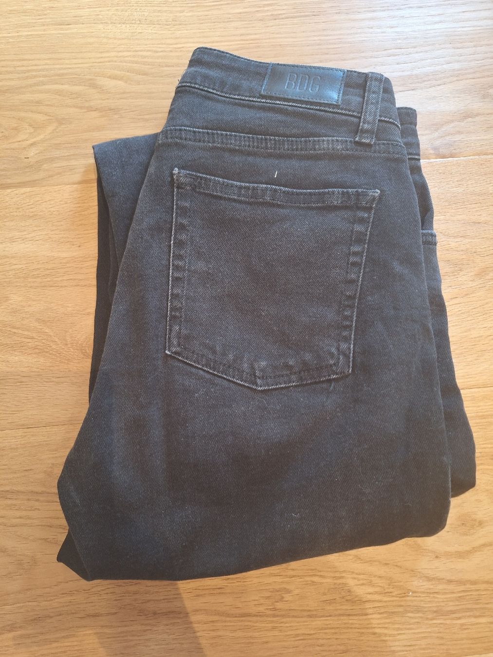 Jeans: Schwarze MOM Jeans von BDG, Grösse 29/32 – Usato da Wangen an der Aare venduto da jan_2zxv 1