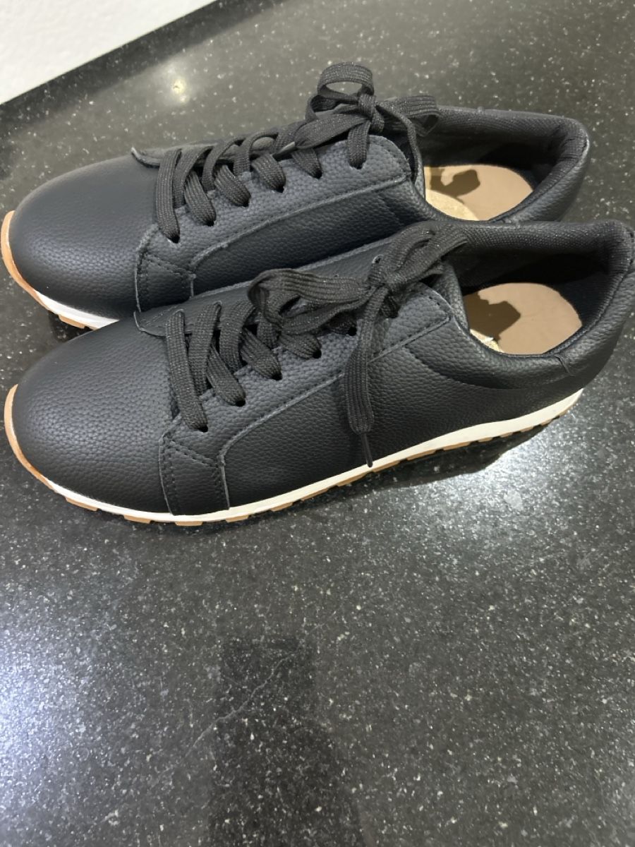 Shein Scarpe da donna: Leichte Sneakers, Grösse 41, schwarz – Nuovo (secondo la descrizione) da Erlinsbach SO venduto da hallon480