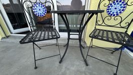 Gartentisch mit 2 Stühlen Metall Mosaik guter Zustand
