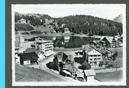 AK sw Arosa GR Obersee,Blick auf Baukultur ©Benker ≈ 1952 