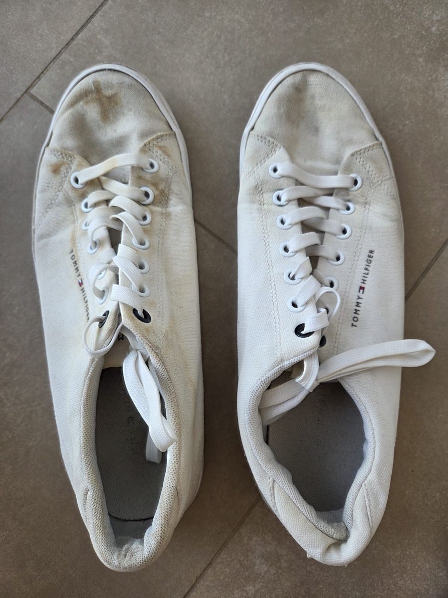 Tommy Hilfiger Scarpe da uomo: Baskets Tommy Hilfiger blanches, taille 43, à saisir! – Usato da Châtel-St-Denis venduto da Swiss-pokeshop.ch