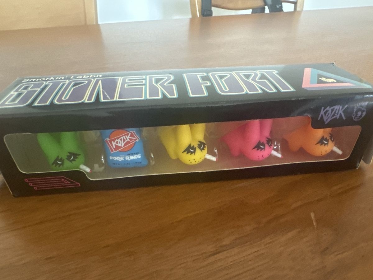 Statuette: Kidrobot x Kozik: Stoner Fort - Boxset 2010 – Nuovo (secondo la descrizione) da Bern venduto da Sunne2003
