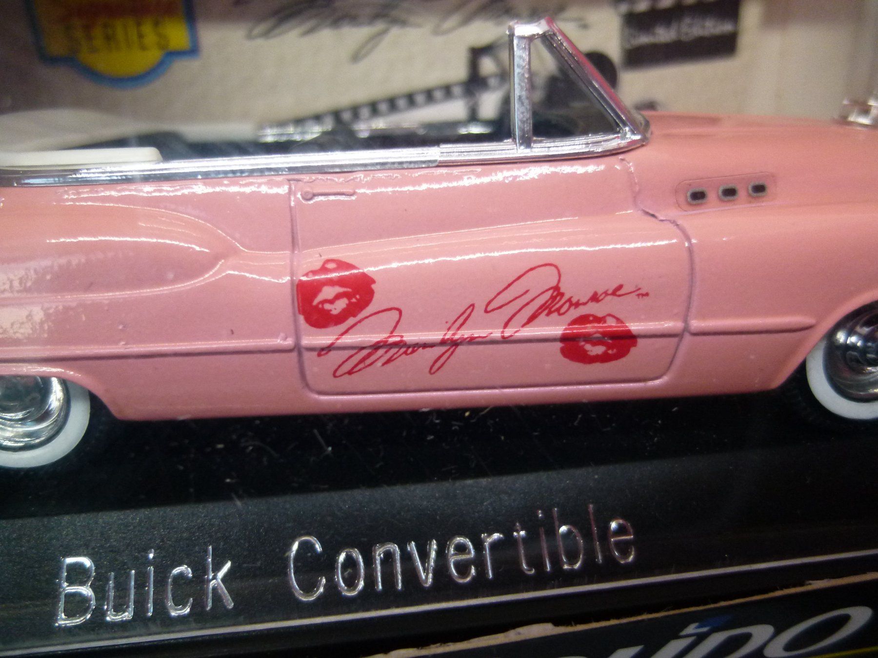 Chevrolet Modellini d'auto: Buick Cabrio - PINK - Auto von Marilyn Monroe - spec edition – Nuovo (secondo la descrizione) da Reiden venduto da Aston2 2