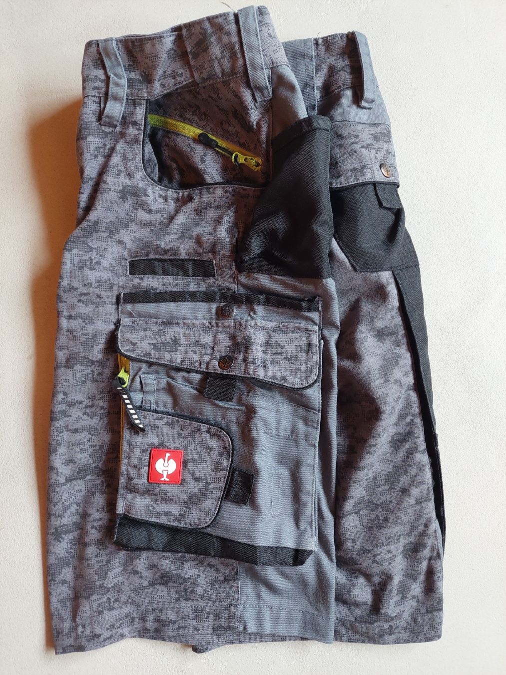 Engelbert Strauss Pantaloni: Engelbert Strauss Arbeitsshorts – Usato da Allschwil venduto da sneluk 1