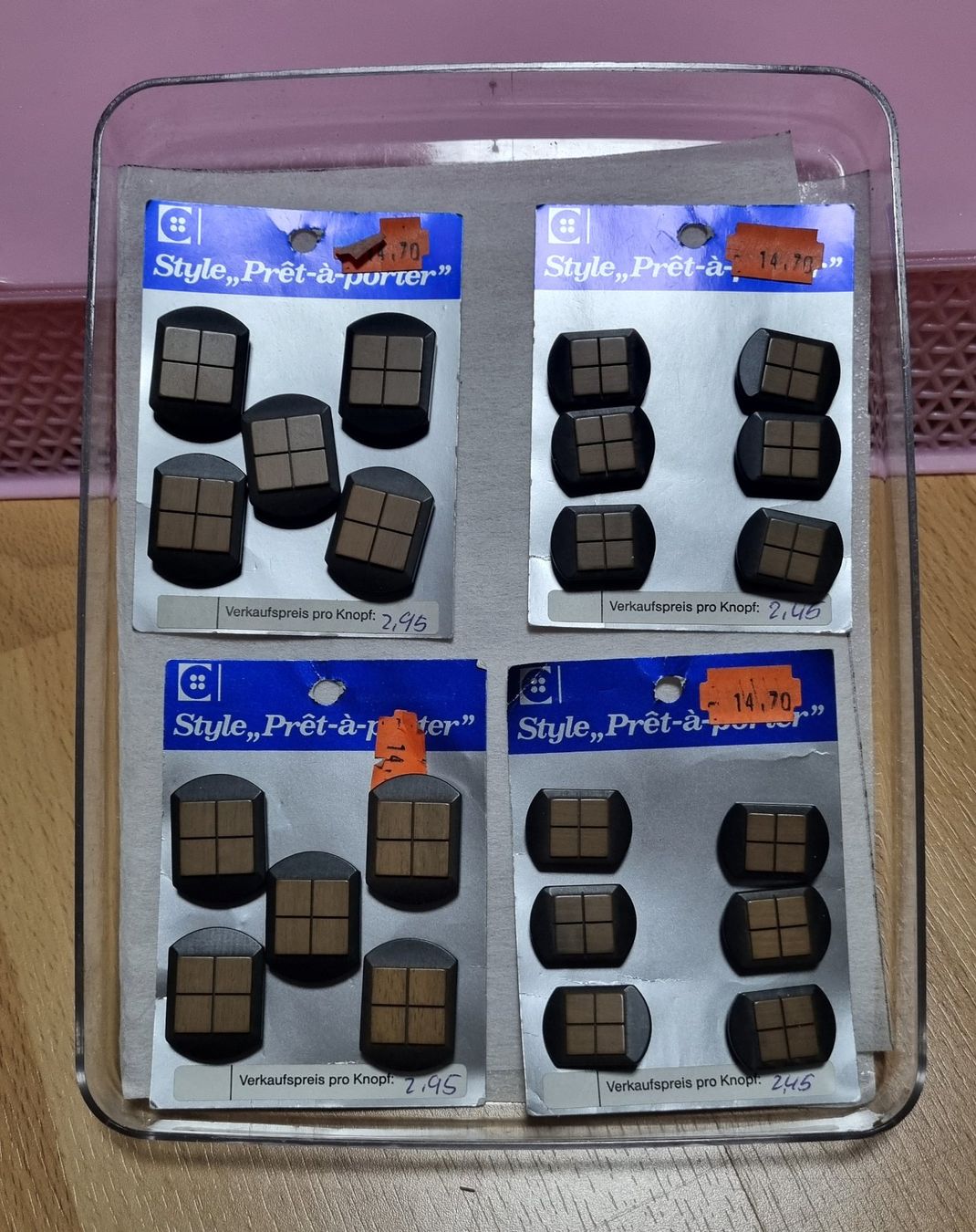 Bottoni: Set 22 Vintage Knöpfe – Usato da Effretikon venduto da lenalisa63