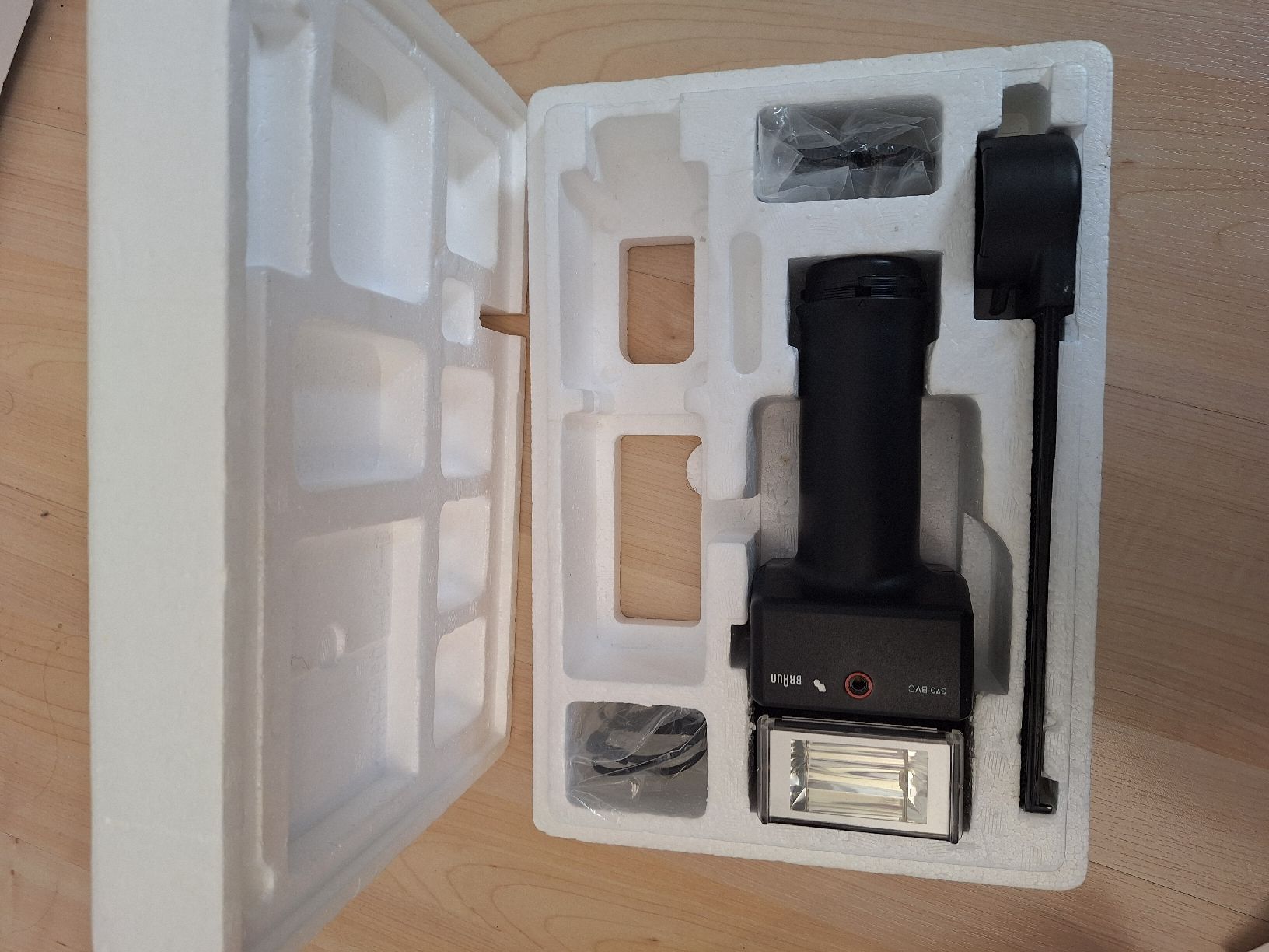 Braun Flash: Braun 2000 Blitzgerät 380 BVC Variocomputer – Usato da Pfäffikon SZ venduto da TobyPeterson 1