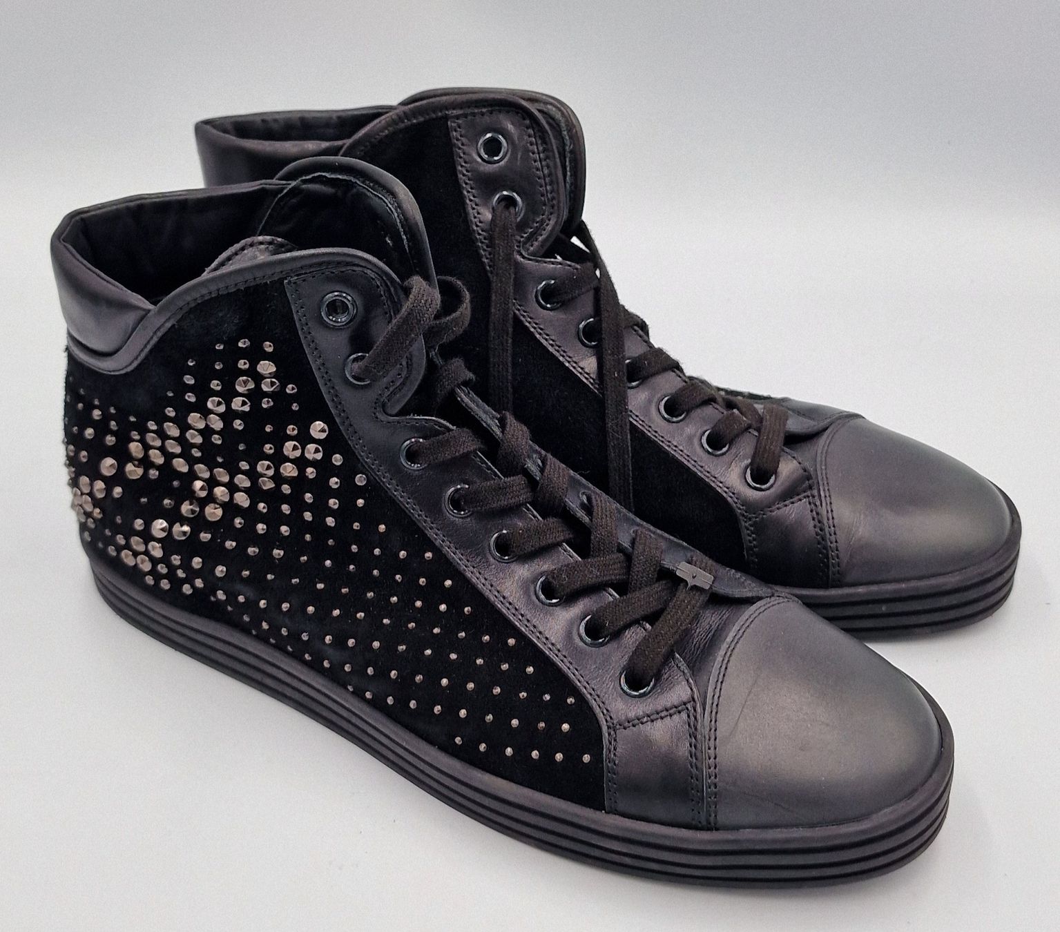 Hogan Scarpe da uomo: Hogan Schwarze Wildleder-Leder  Sneaker, Grösse 40 – Usato da Affeltrangen venduto da Szafaoli