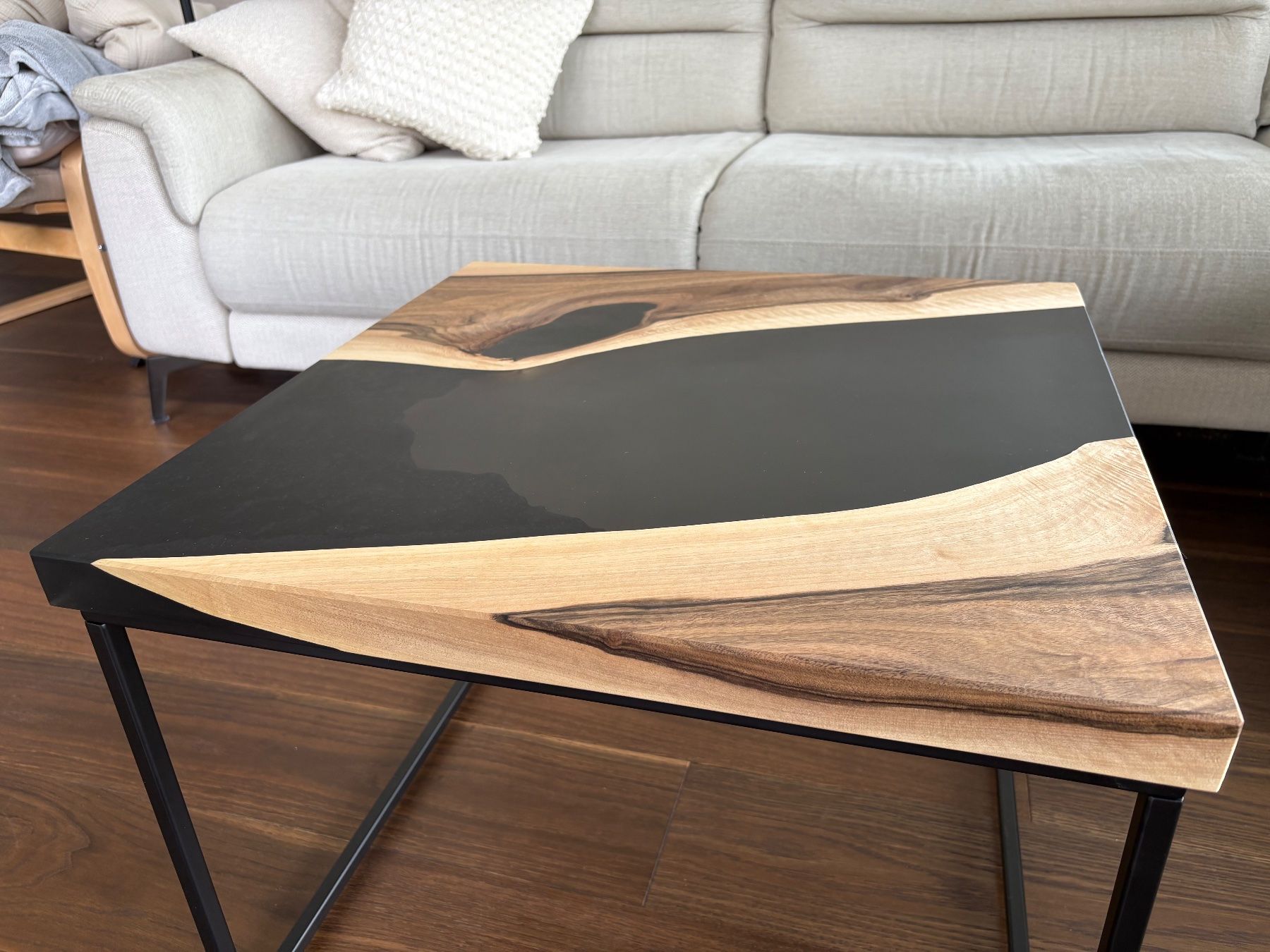 Tavoli: Couchtisch / Epoxidharz Tisch / Rivertable / Salontisch – Nuovo (secondo la descrizione) da Grellingen venduto da fablo_design 3