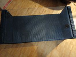 Schöner Beistelltisch mit Glasplatte 110x53