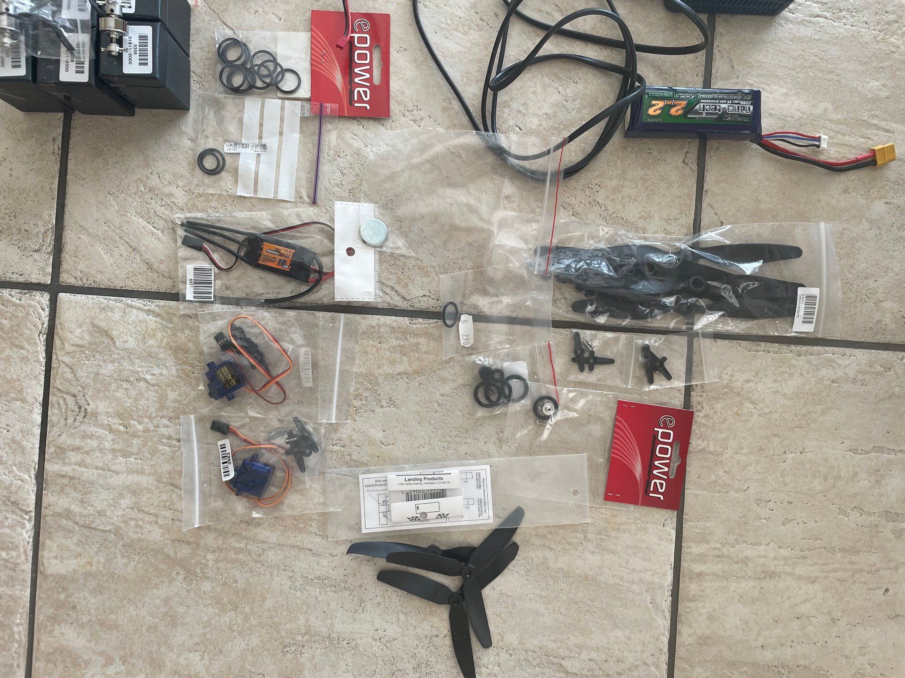Spektrum RC Modellbau: DX6 + Clouds Fly + Wing Wing Z-84 + div. Zubehör – Gebraucht aus Cham von Ebbieli 9