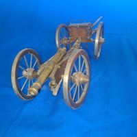 Cannone antico in ottone e legno,