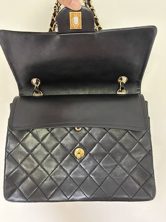 Chanel Sacs femmes: CHANEL Medium Tall Classic Lambskin Double Flap – D'occasion à Lausanne par Le_LaS 1