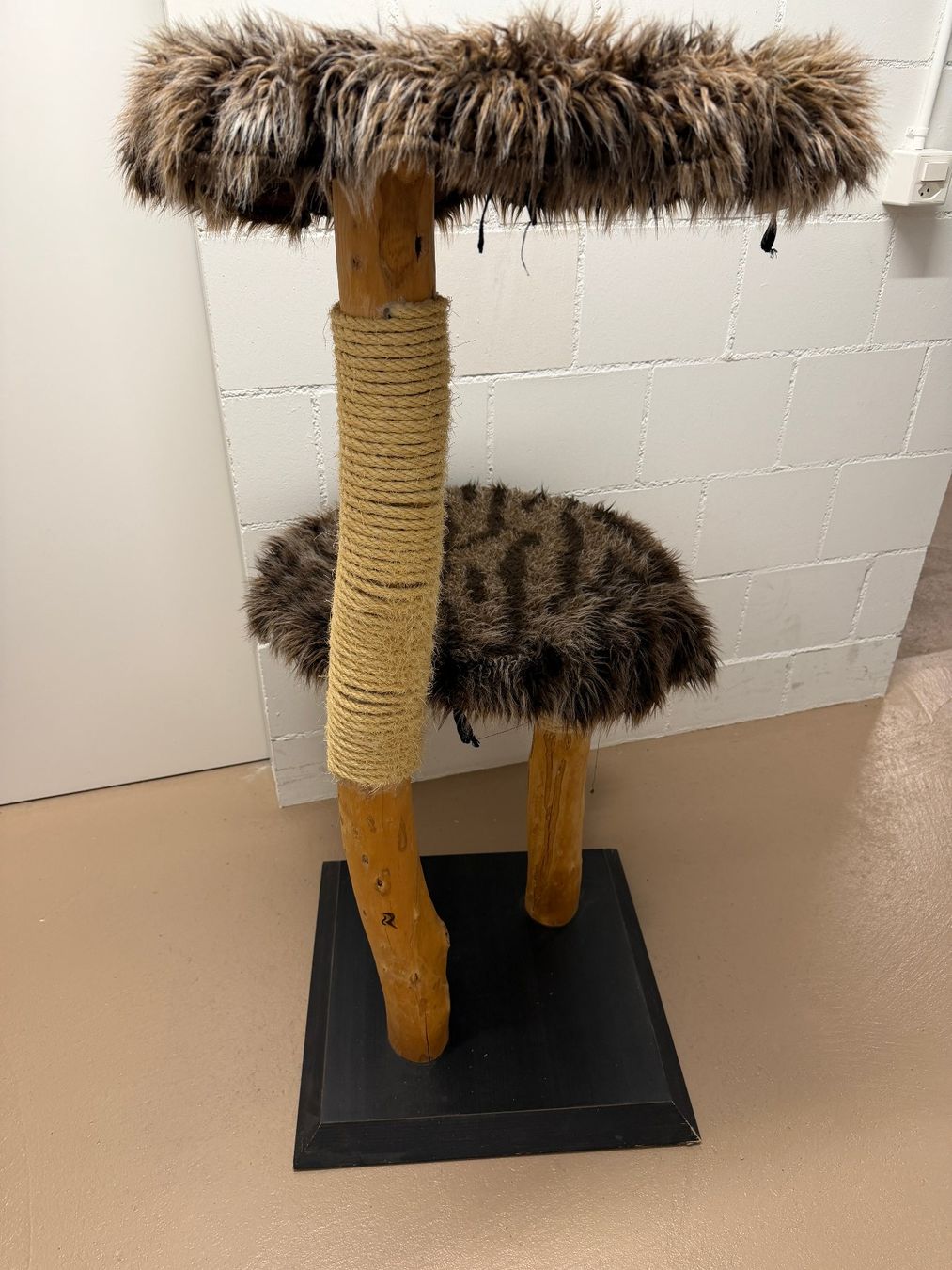 Tiragraffi: Katzenbaum / Kratzbaum Echtholz "Natur", 112cm – Usato da Villmergen venduto da Buez 2