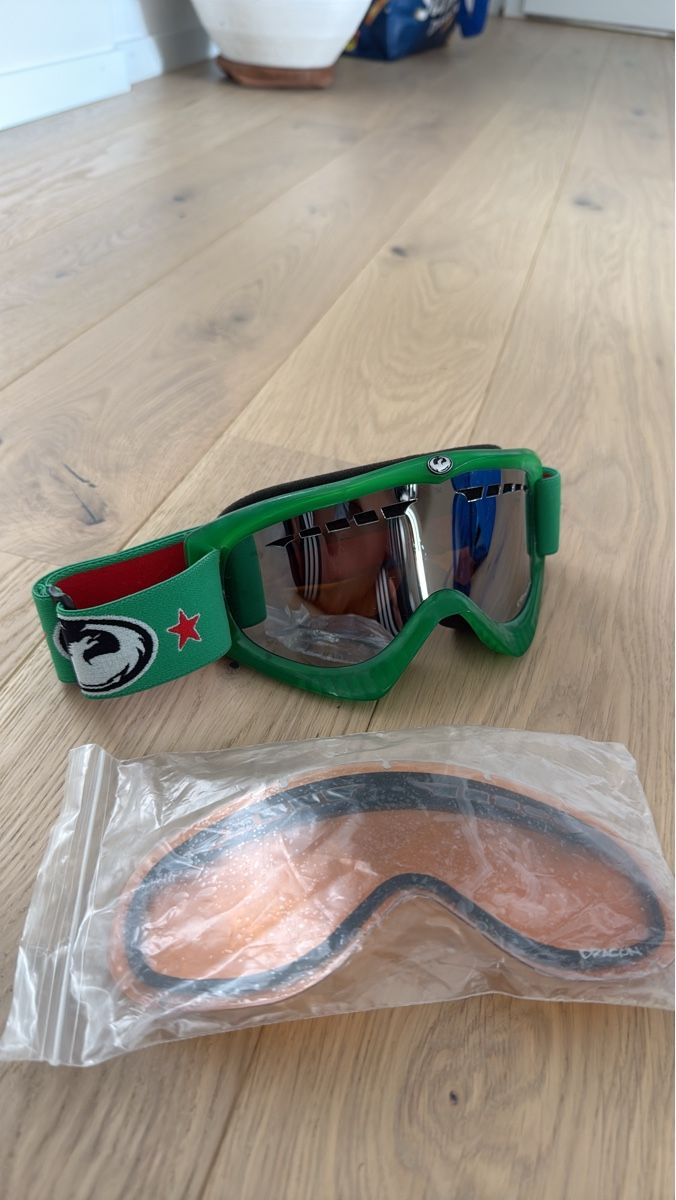 Brillen & Gläser: Dragon Skibrille in Heineken Design – Gebraucht aus Bern von U2000