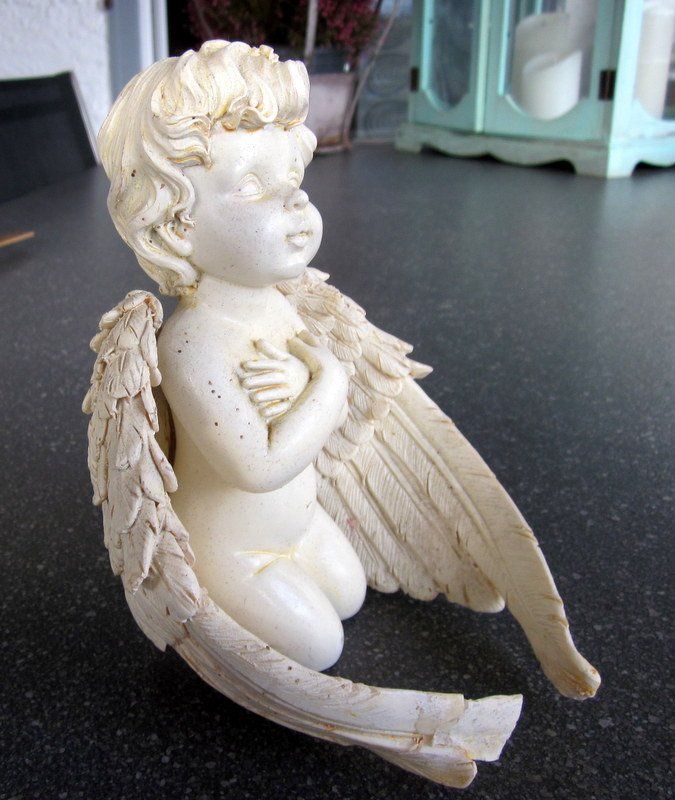 Statuette: Kniender Deko Engel, beige, Höhe 16 cm – Usato da Bischofszell venduto da Pfau0 1