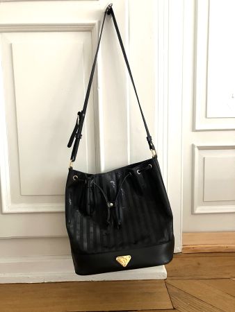 Beuteltasche in Schwarz von Mollerus