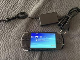 Sony PSP 3004 Schwarz mit Ladekabel Zustand gut