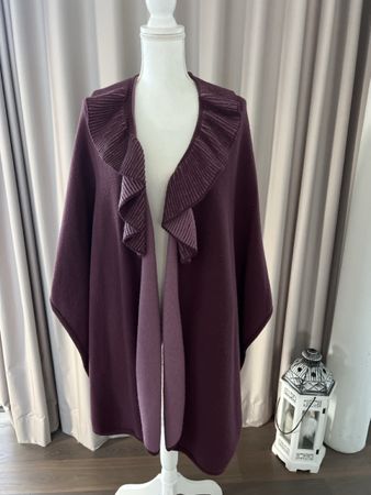 Wunderschönes, warmes Cape / Poncho in Lila