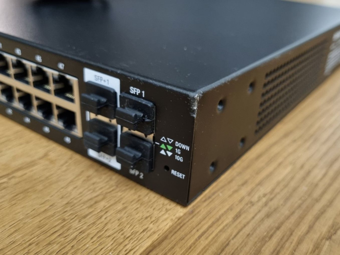 Ubiquiti Hub & Switch: Ubiquiti EdgeSwitch 48 Lite – Usato da Steinhausen venduto da c.matt 3