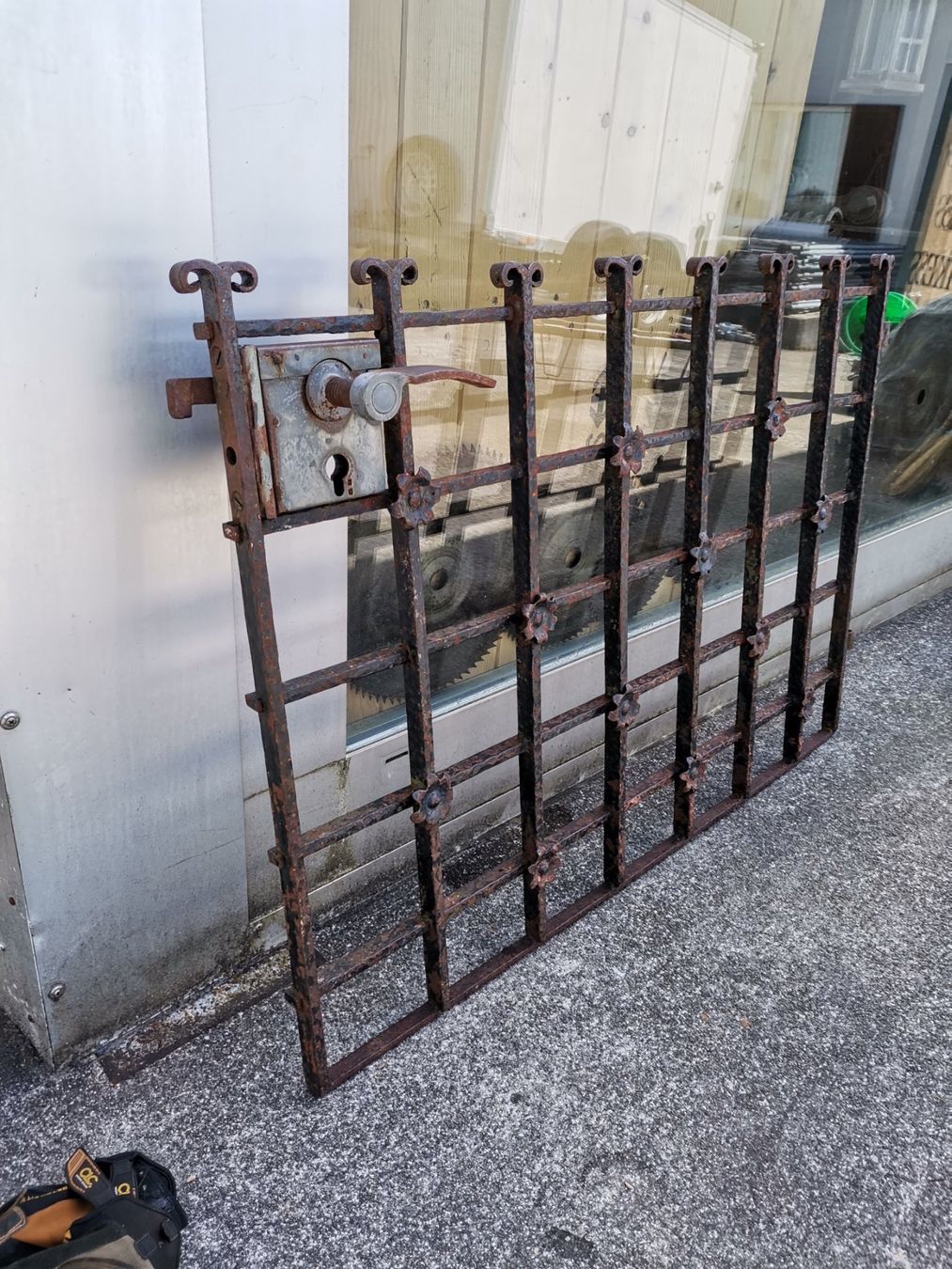 Porte: Altes Gartentor, Antikes Gartentor, Geschmiedetes Gartentor – Usato da Wiedlisbach venduto da materialkreislauf