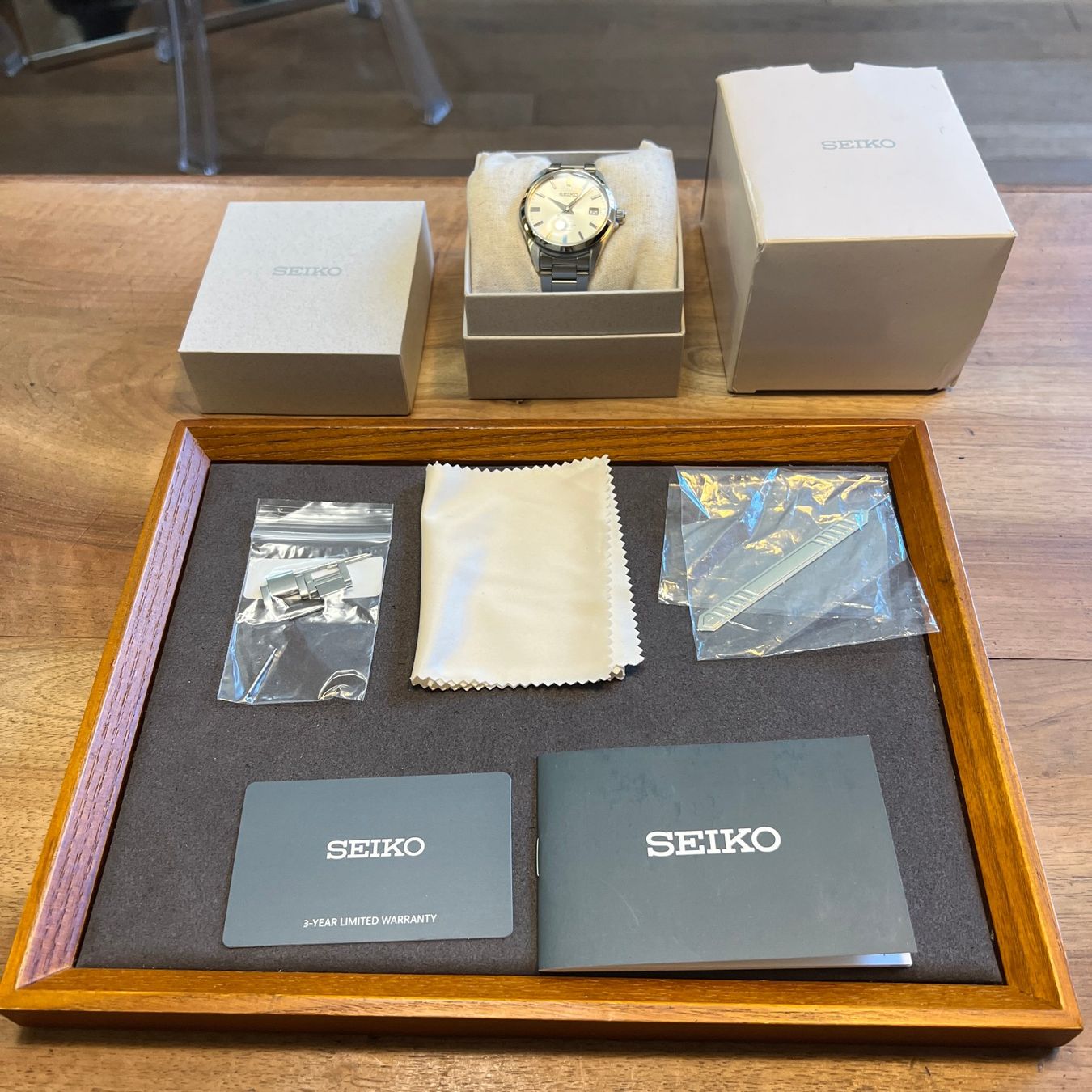Seiko Uhren: Seiko Automatic Date Silver Dial Full Set 4R35-03X0 – Gebraucht aus Carouge GE von Watchaser 9