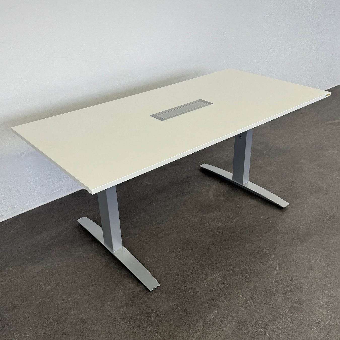 Sitag Tavoli: Sitag Active Besprechungstisch – Usato da Schönenwerd venduto da mcofficeshop 1