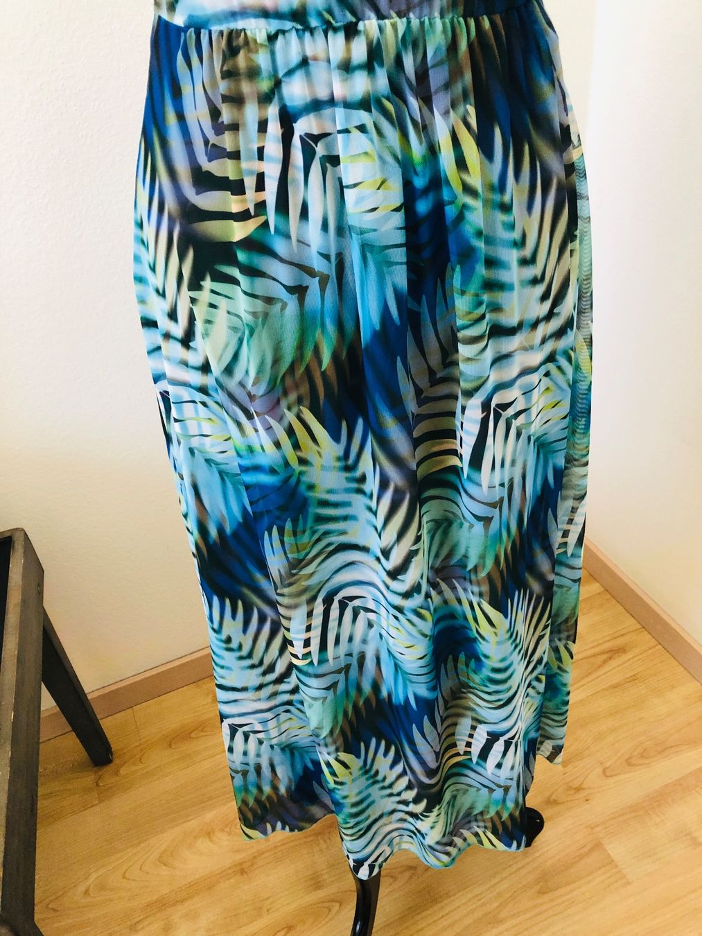 Vestiti: Sommerliches Maxikleid mit Palmenmuster, Grösse 36 – Nuovo (secondo la descrizione) da Arlesheim venduto da leyRum4.5 3