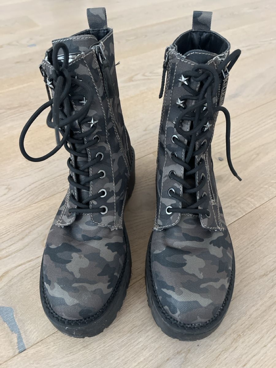 Guess Scarpe da donna: Guess Boots, Gr. 41, Camouflage Optik! – Usato da Nänikon venduto da Delonghi
