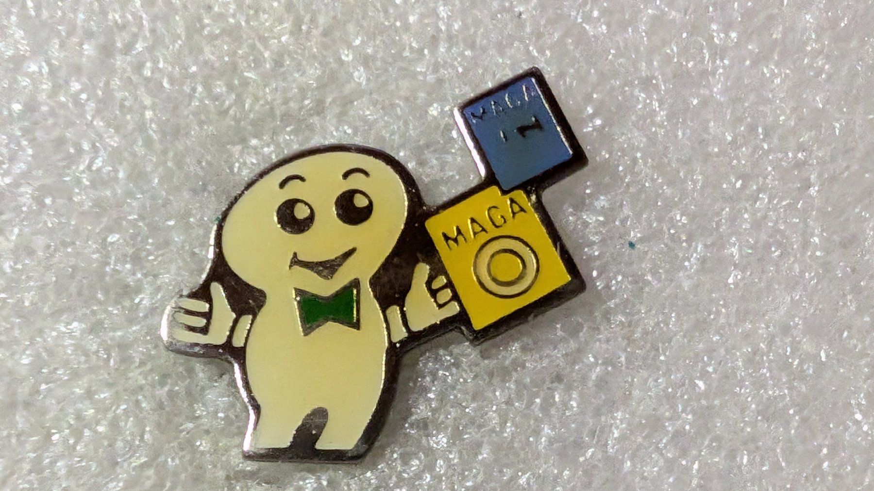 Placchette & Badge: Ansteckpin 213: Maga Bio – Usato da Oppligen venduto da Pin-Fall-Shop