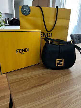 Fendi Tasche schwarz Leder mit Logo guter Zustand