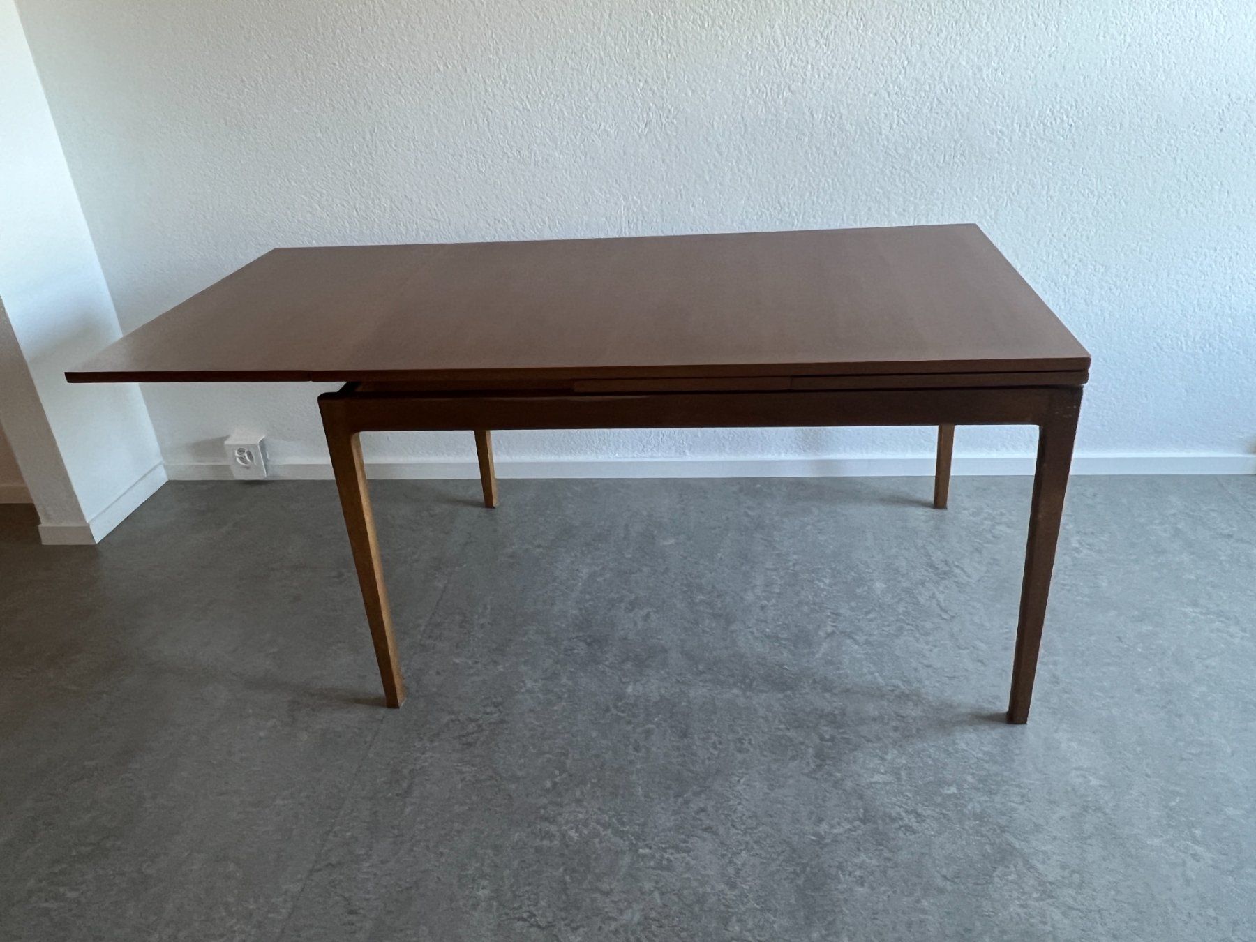 Tische: Tisch und 4 Stühle – Gebraucht aus Zetzwil von Friedl 2
