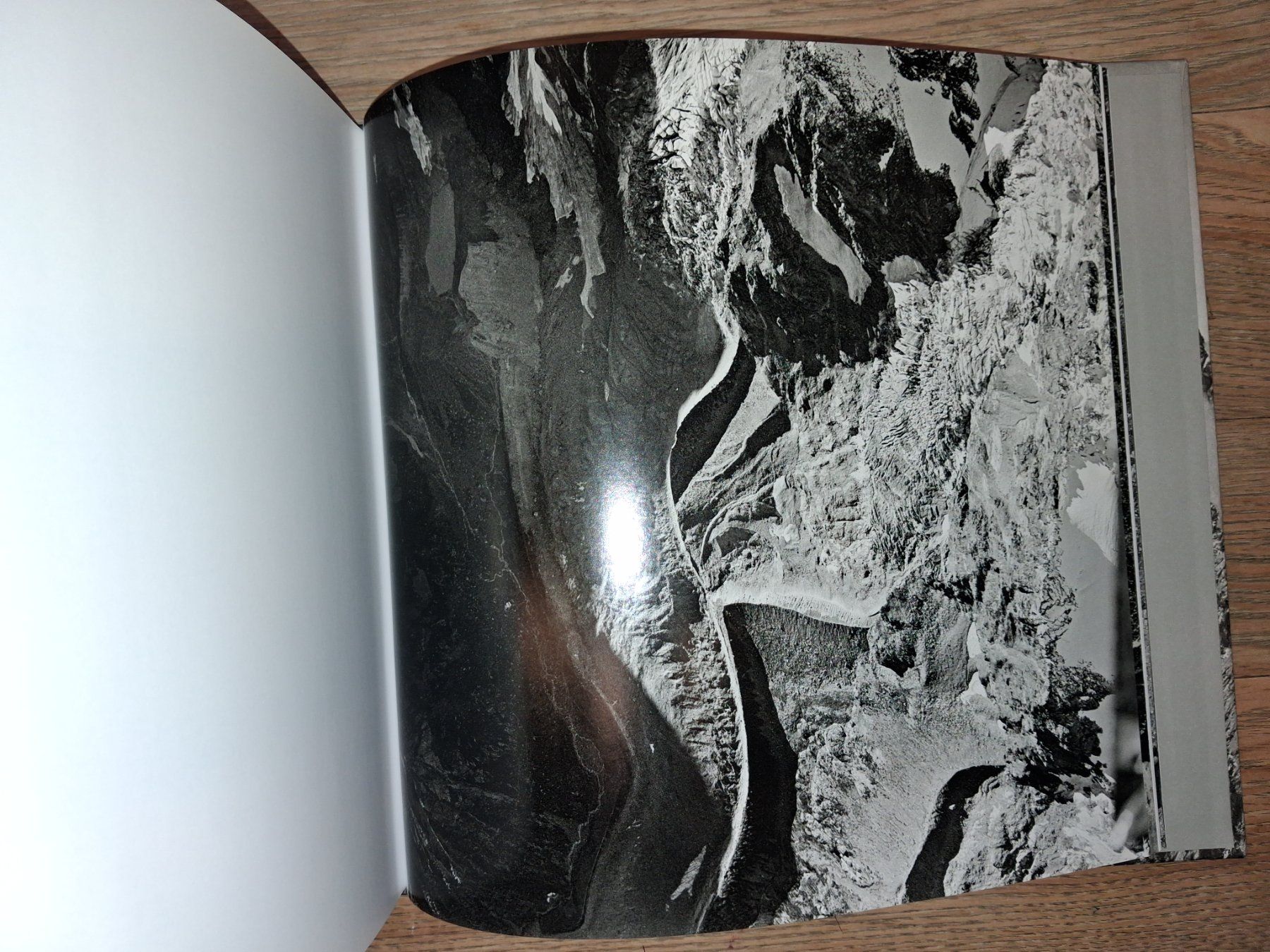 Bücher: Fotobuch While the Fires Burn Daniel Schwartz Gletscher RAR – Gebraucht aus Welschenrohr von Regool 2