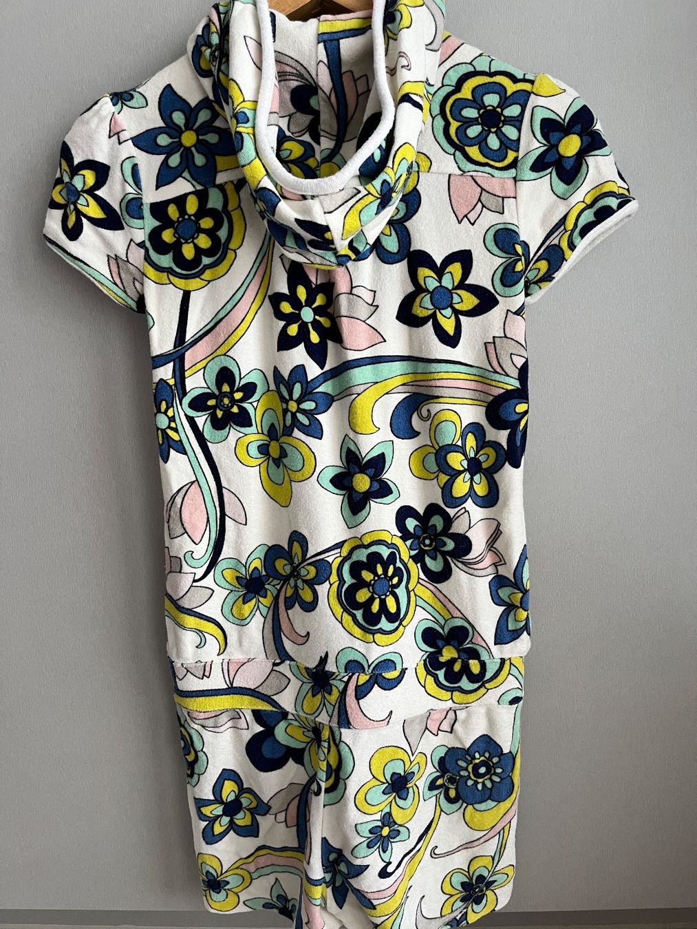 Juicy Couture Completi & Tailleur: Juicy Couture Einteiliger Freizeitanzug mit Shorts – Usato da Bonstetten venduto da kosamui303 1