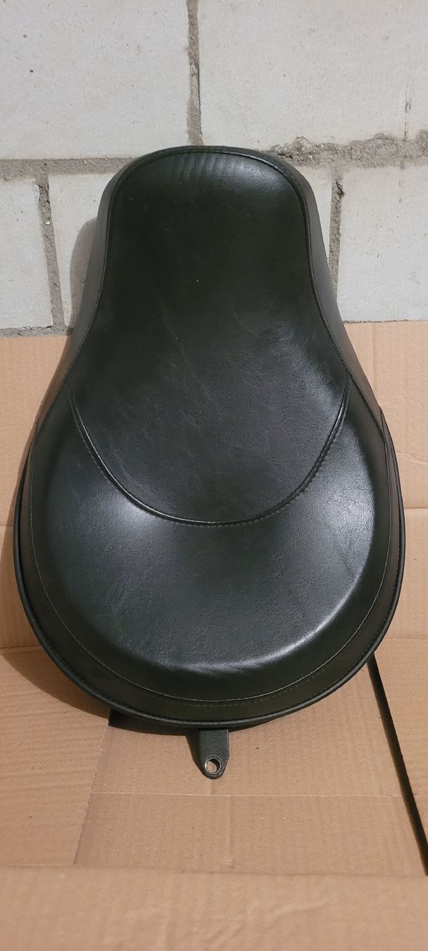 Harley-Davidson Alle Motorradersatzteile: Dyna Harley Sattel – Neu (gemäss Beschreibung) aus Adlikon b.Regensdf von fatbob50