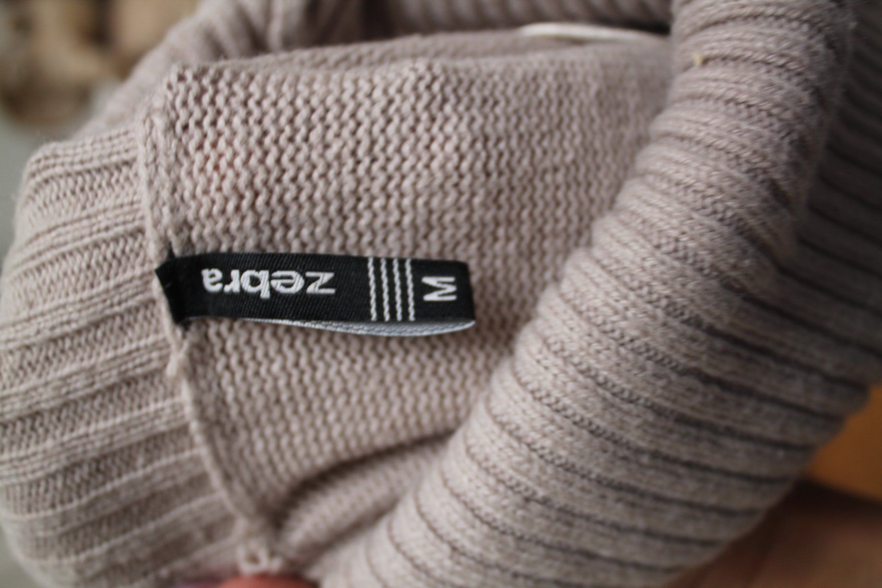 Zebra Maglioni & Felpe: ZEBRA Strickpullover beige mit Rollkragen Pullunder Gilet – Usato da Hüttwilen venduto da pinti55 3