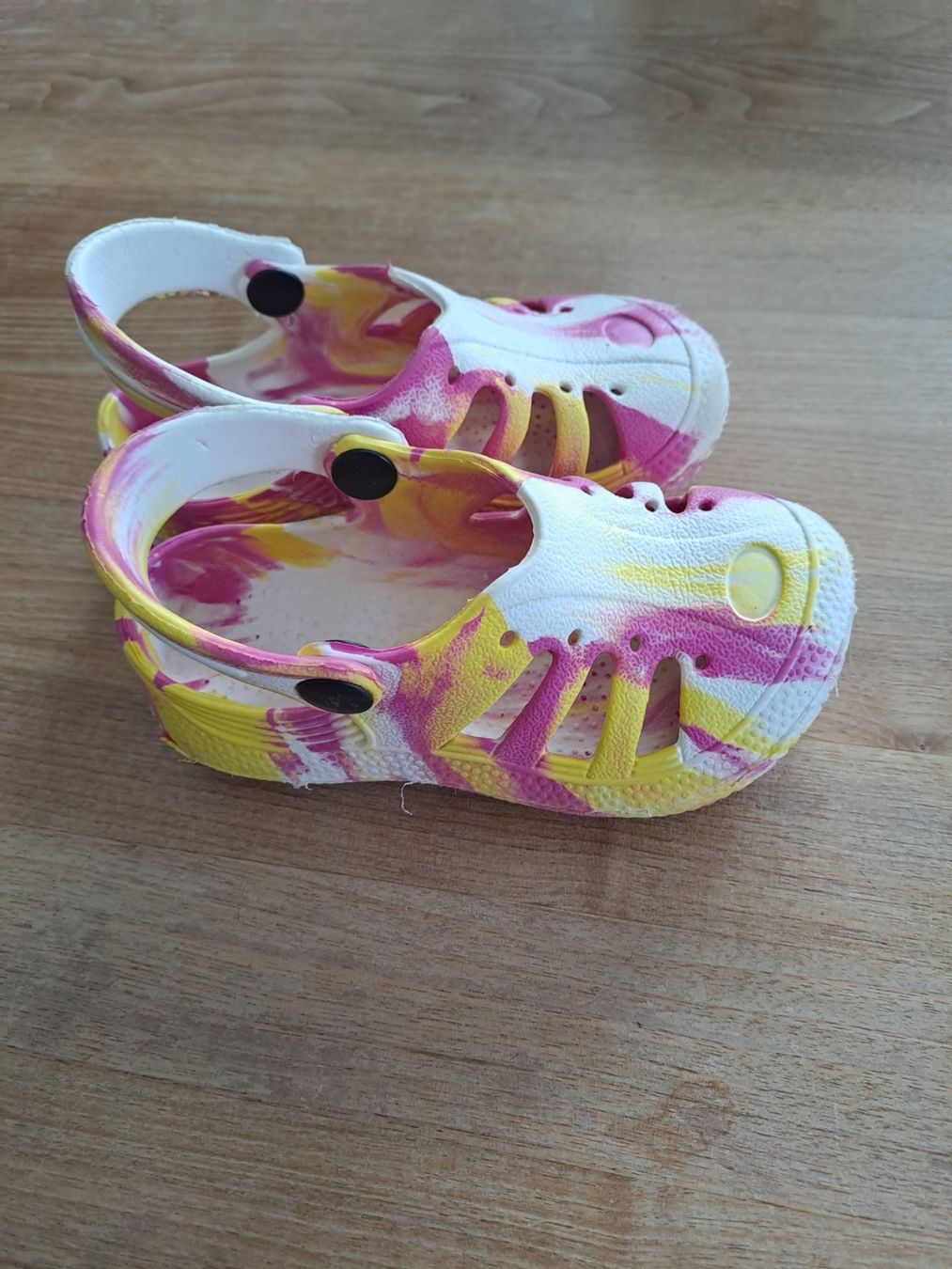 Schuhe für Mädchen: Sandale aus Schaumstoff Grösse 25 – Gebraucht aus Zollbrück von Huki1